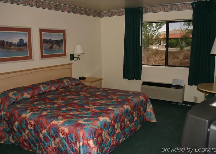 Voyager Hotel 2*